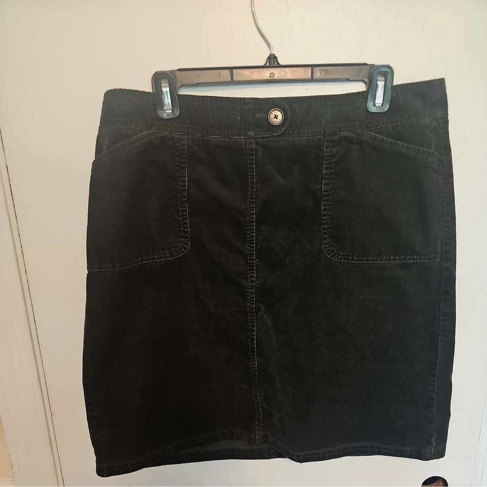 Ann Taylor corduroy green skirt. Sz 14
